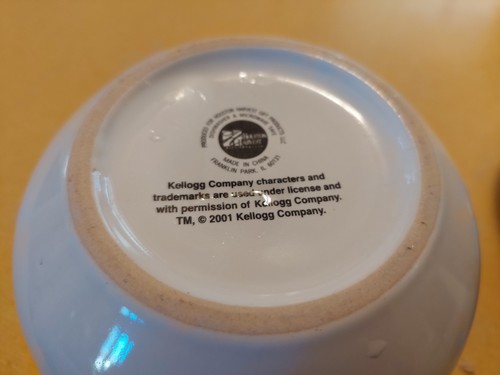 2 Kellogg Tony The Tiger Cereal Bowls 2001 - photo 3