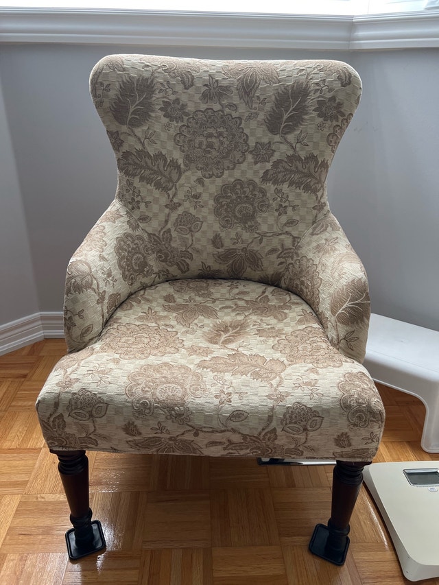 2 Accent Chair
