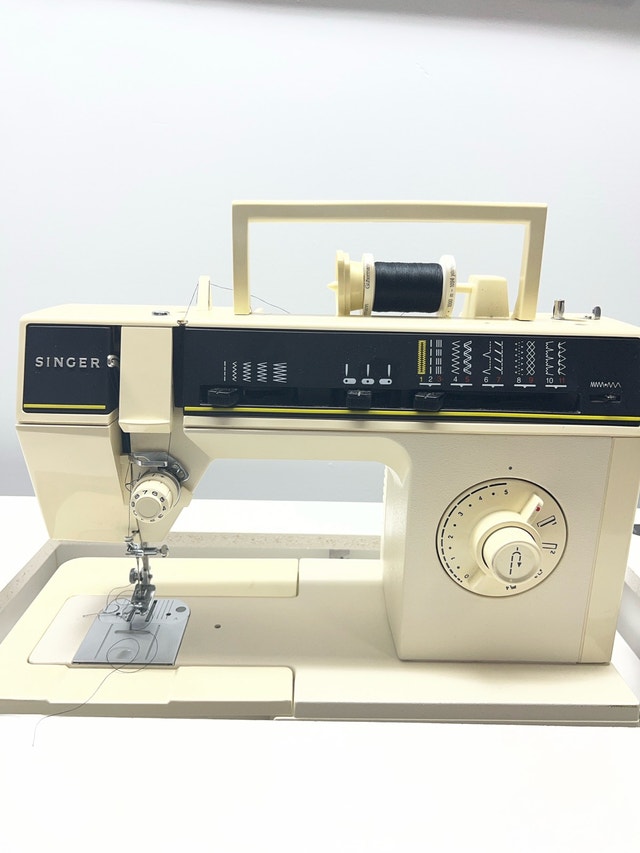 Singer Sewing Machine with Cabinet - photo 2