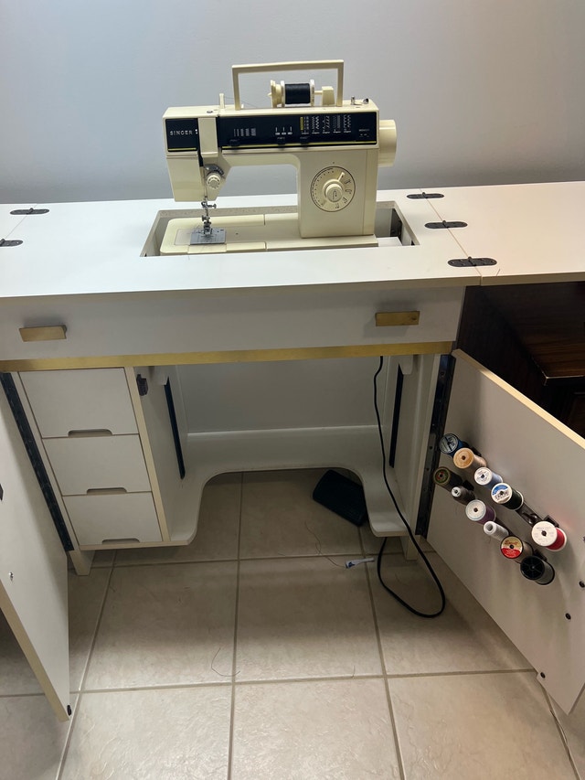 Singer Sewing Machine with Cabinet - photo 3