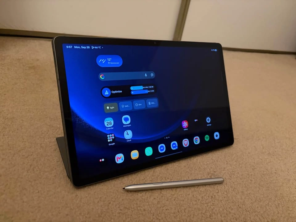 Samsung Galaxy Tab S9 FE+ 128GB with S-Pen and Case - photo 3