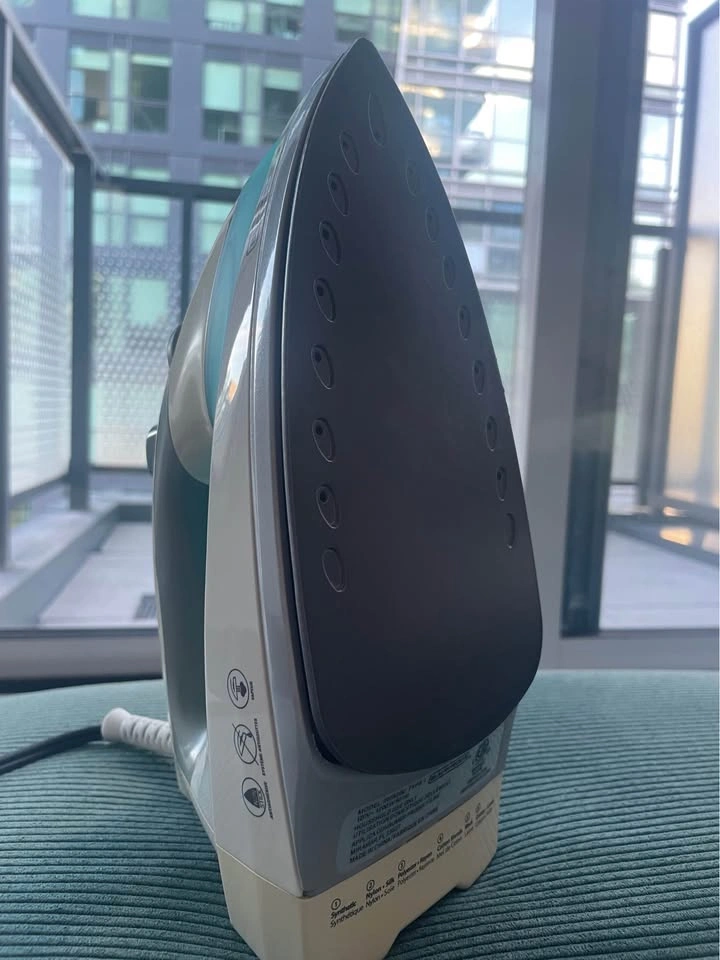 Black+Decker Steam Iron - photo 2