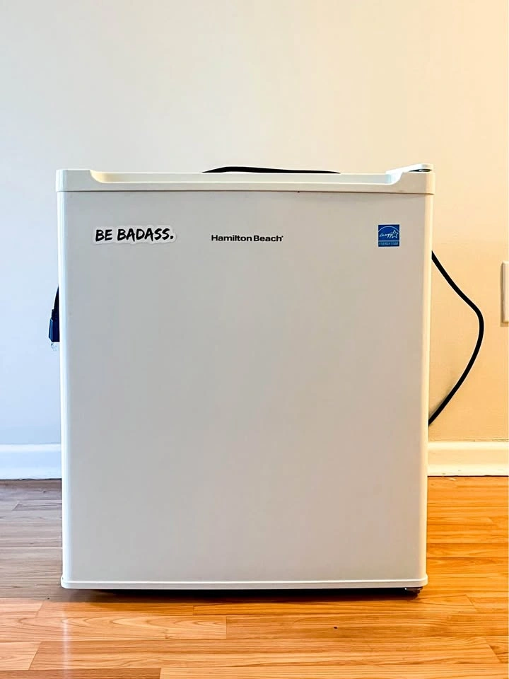 Mini fridge - Hamilton Beach