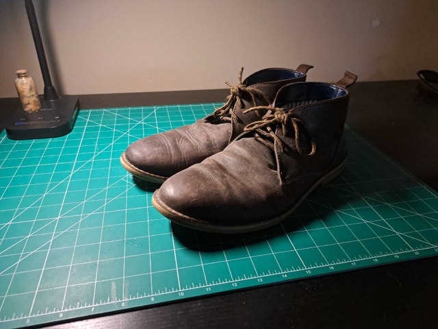 Men's Denver Haze boots Size 10.5 Brown leather chukka