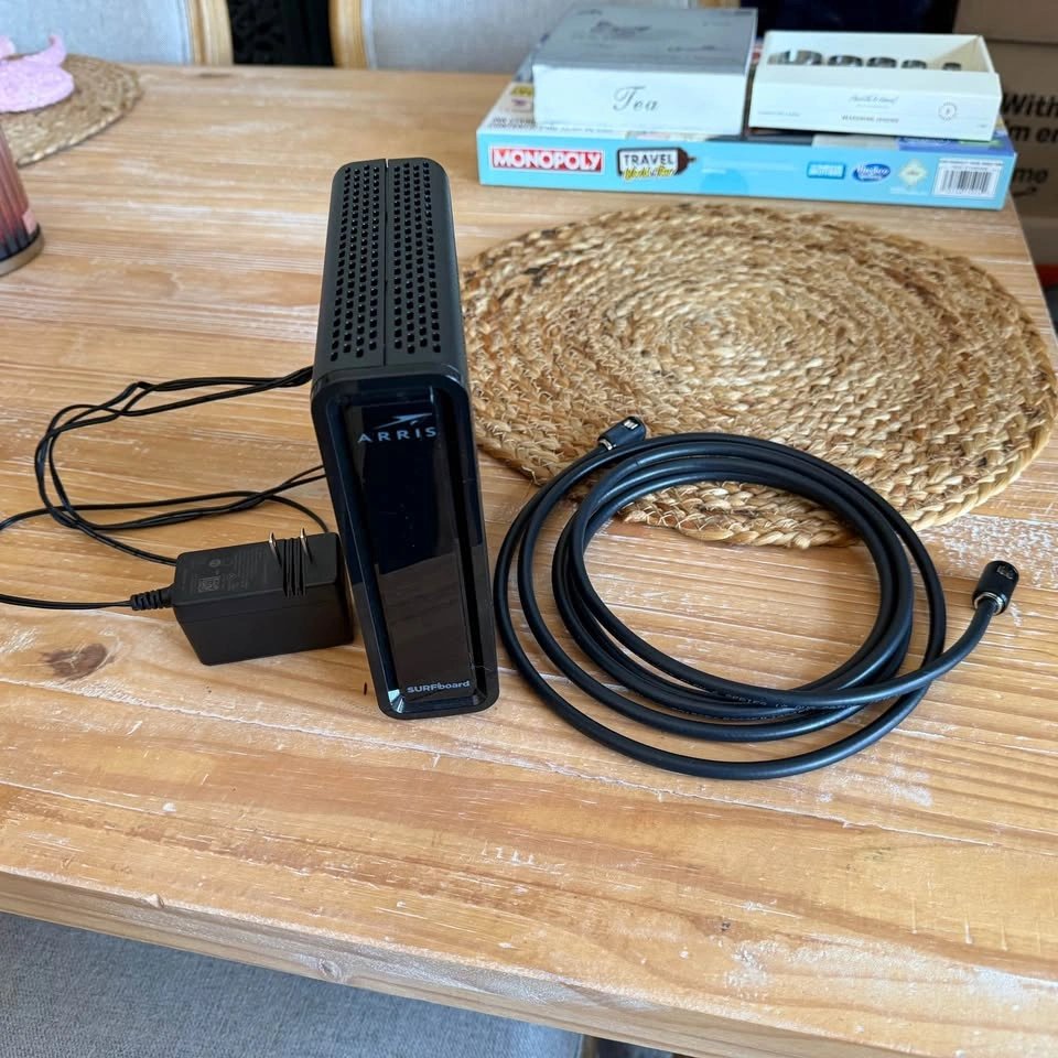ARRIS SURFboard Cable Modem + Wi-Fi Router - photo 2