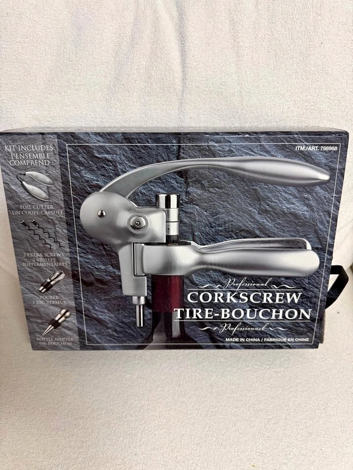 Professional Corkscrew Wine Opener Gift Set – Never Used