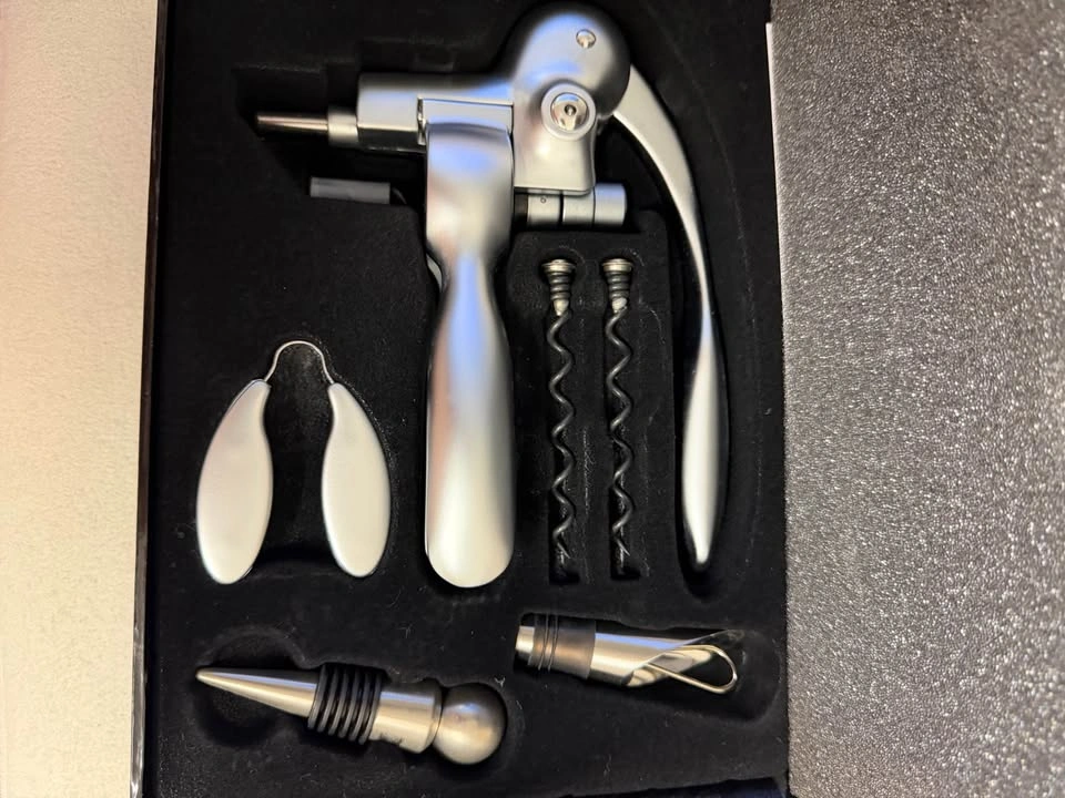 Professional Corkscrew Wine Opener Gift Set – Never Used - photo 2