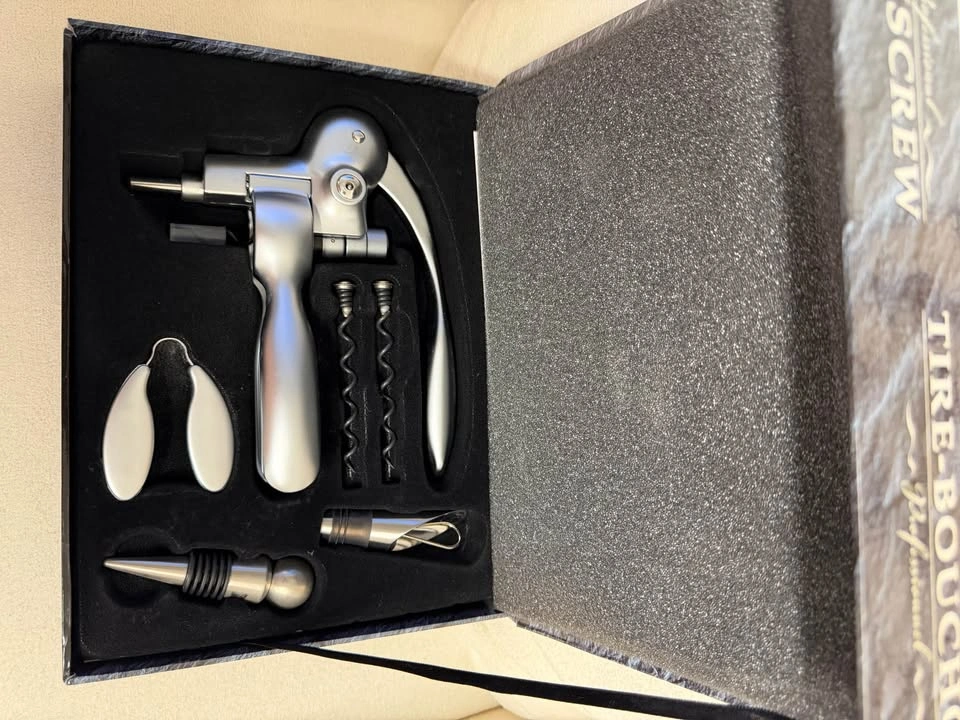 Professional Corkscrew Wine Opener Gift Set – Never Used - photo 3