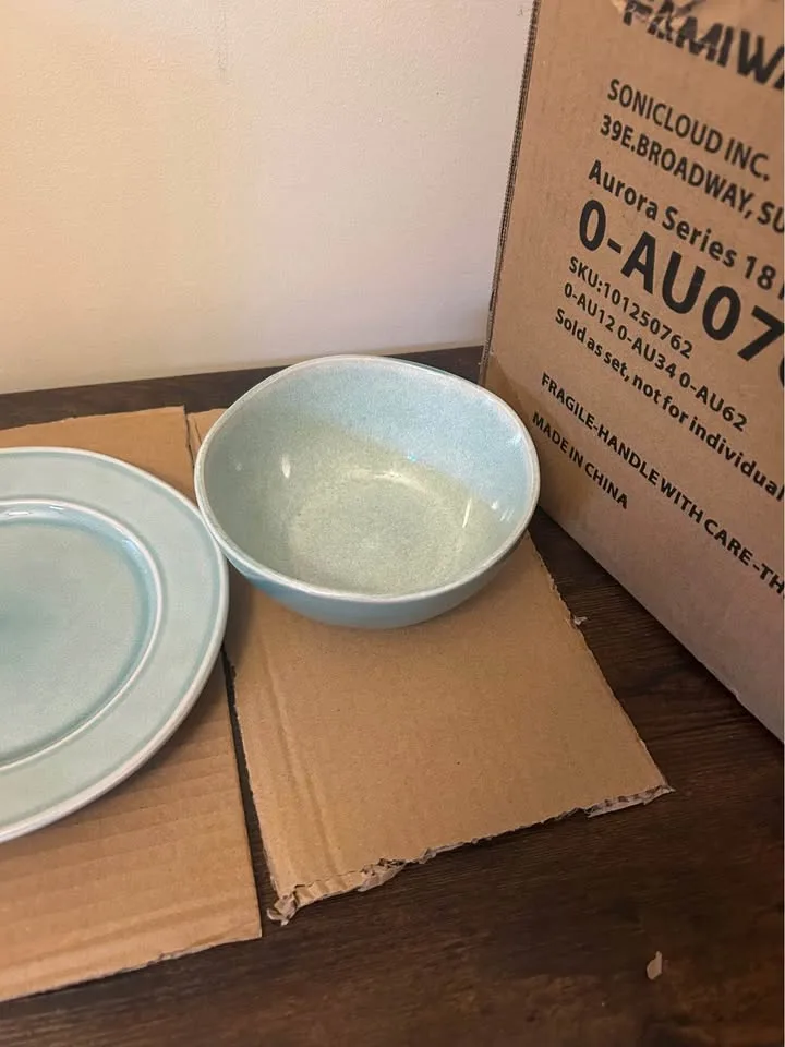 BRAND NEW Mint Green Dinnerware for 6 (18pcs) image indicator(3)