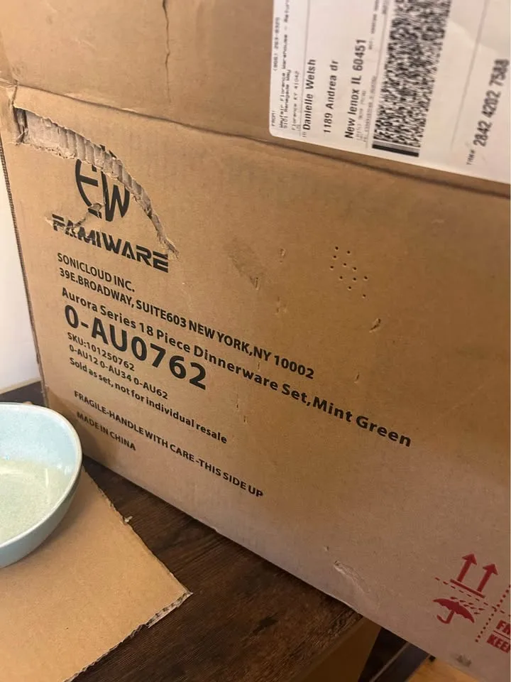 BRAND NEW Mint Green Dinnerware for 6 (18pcs) image indicator(4)