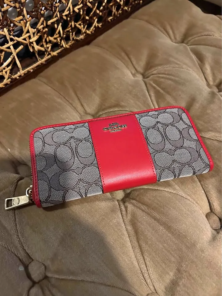Brand New C.O.A.C.H Wallet with Original Packaging thumbnail