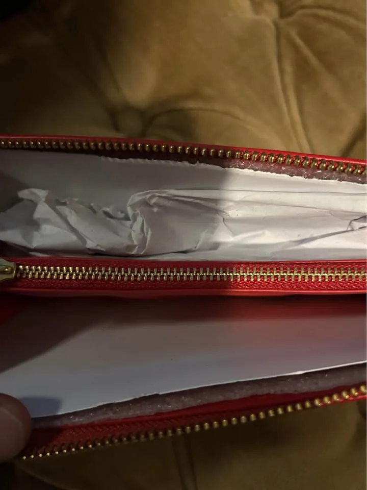 Brand New C.O.A.C.H Wallet with Original Packaging image indicator(4)