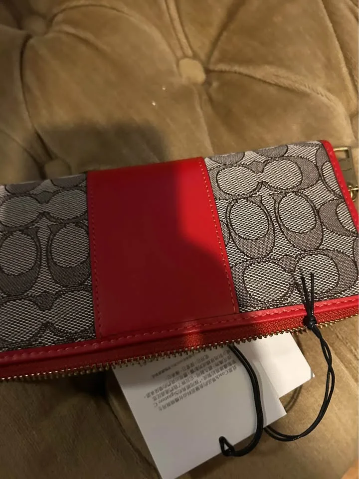 Brand New C.O.A.C.H Wallet with Original Packaging image indicator(6)