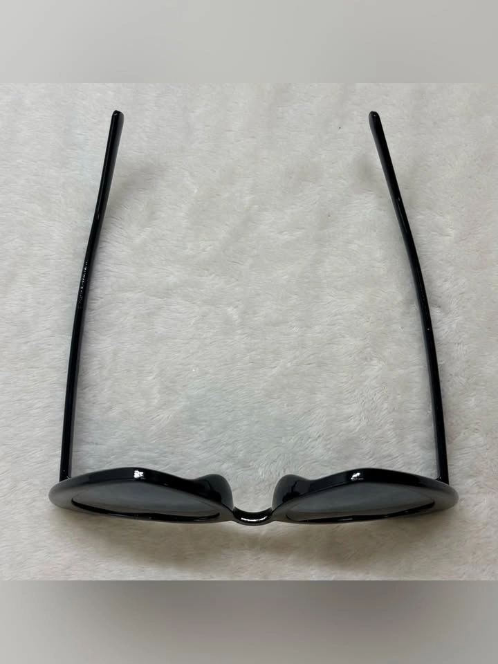 Black Heart Shaped Sunglasses Retro Oversized Tinted Sunnies - photo 3