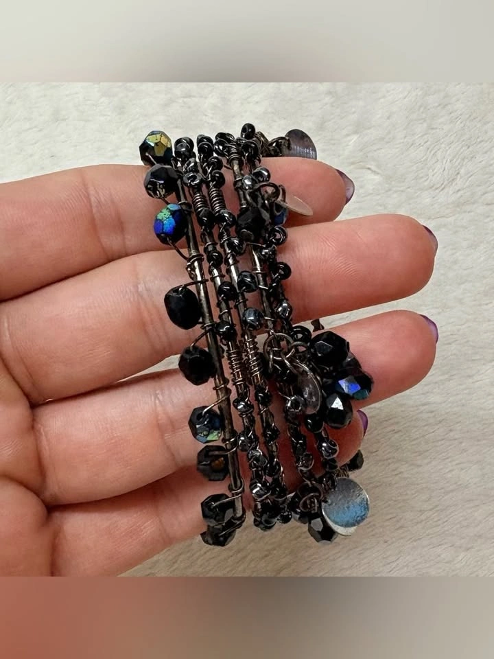 Set Of 5 Beaded Bangle Bracelets Black Iridescent Charms - photo 3
