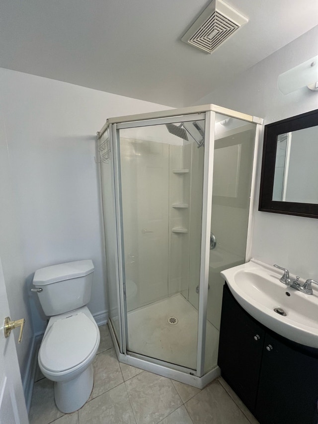 1 Bed 1 Bath Basement Apartment - photo 2