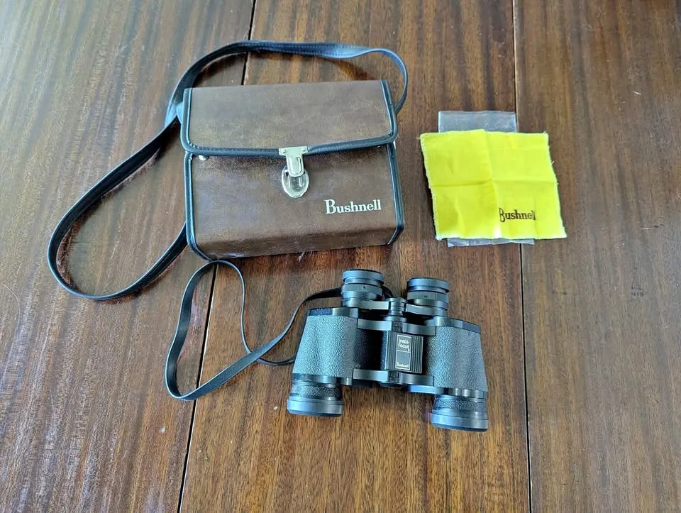Vintage Bushnell Insta-Focus 7x35 Binoculars with Case thumbnail