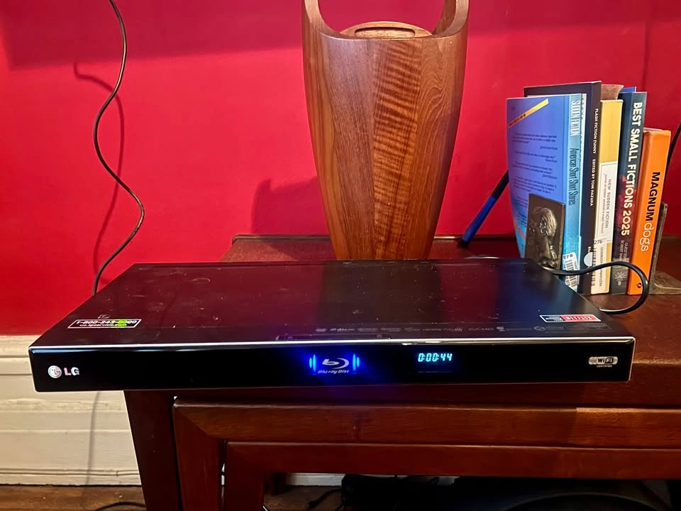 LG DVD Player With Remote, HDMI Cable, Power Cable - photo 3