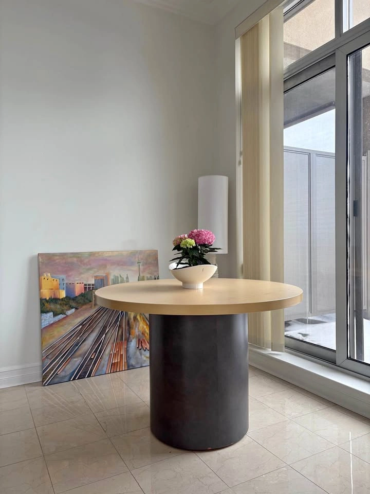 Modern Round Pedestal Table