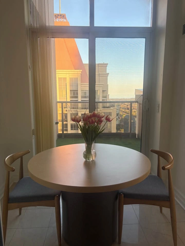 Modern Round Pedestal Table - photo 2