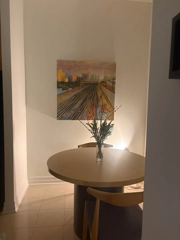 Modern Round Pedestal Table - photo 3