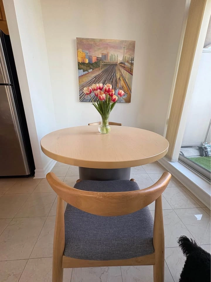 Modern Round Pedestal Table - photo 4