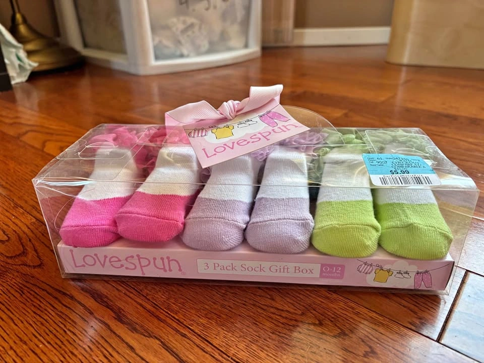 Newborn girl ruffle socks