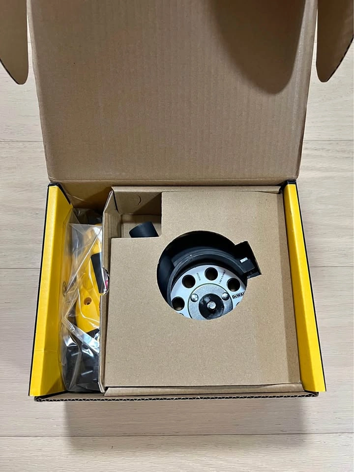 DeWalt 5” disk sander with dust shroud (brand new in box) - photo 2