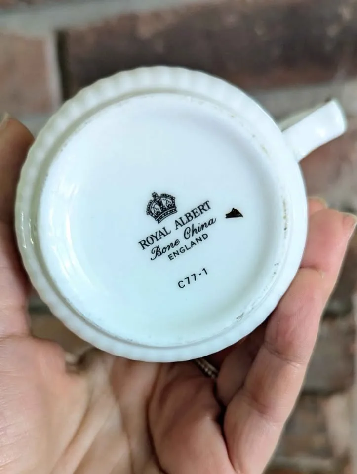 Royal Albert Bone China Mug – “Royal Rampart Lion” image indicator(2)