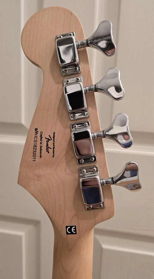 Squier by Fender Bronco Bass electric 4-string bass guitar - photo 4