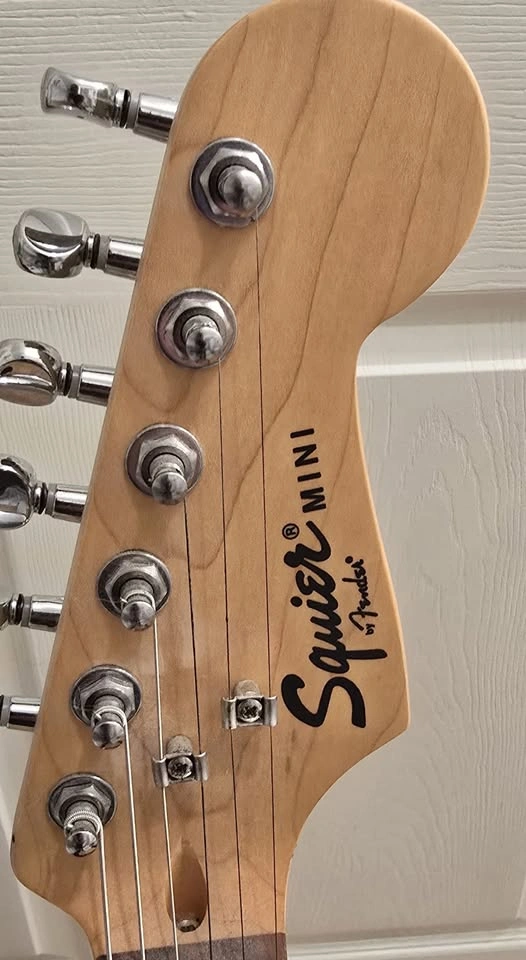 Squier by Fender Mini Stratocaster Electric Guitar - photo 3