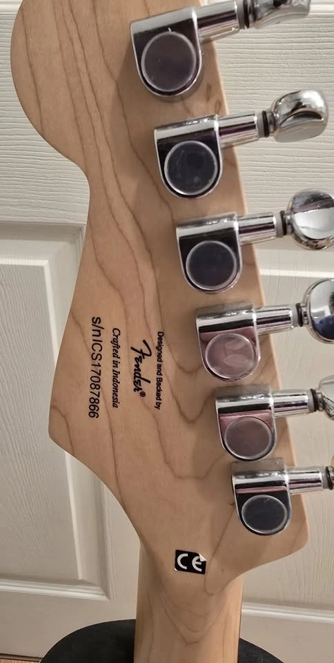 Squier by Fender Mini Stratocaster Electric Guitar - photo 4