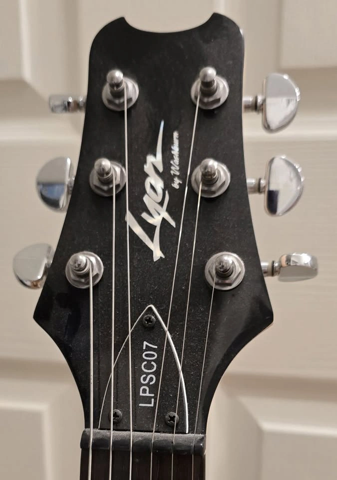 KISS signed Paul Stanley electric guitar Lyon complete in box - photo 5