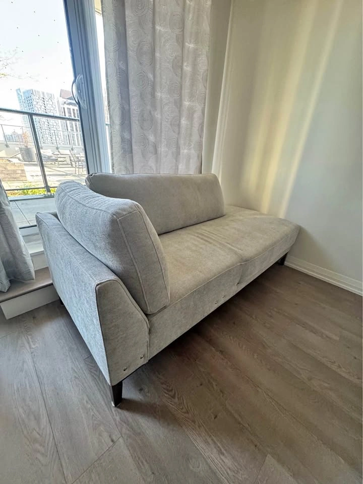 Right-Facing Fabric Chaise Couch with Wood Base