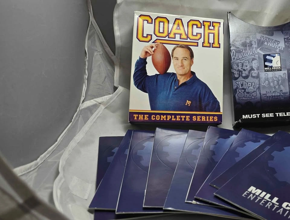 COACH TV sitcom the complete series on DVD 18 discs 200 episodes - photo 3
