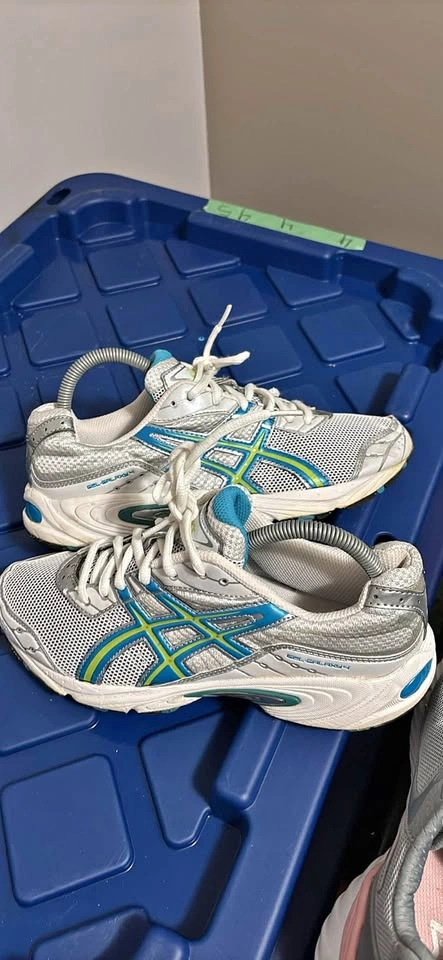 Asics Runners Size 8.5 US / 40 EUR