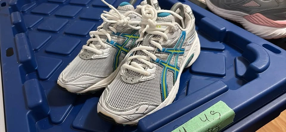 Asics Runners Size 8.5 US / 40 EUR - photo 2