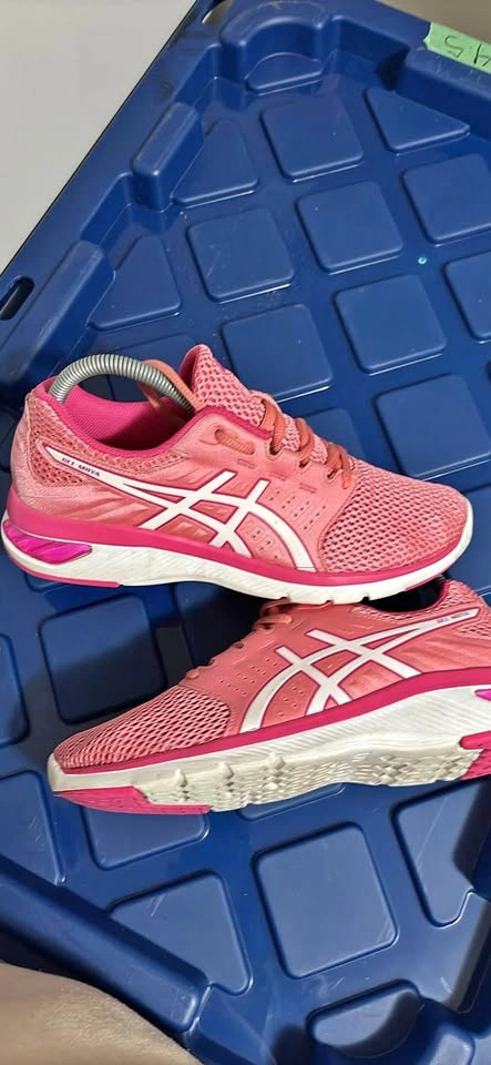 Asics Runners US Women's 7.5 / EUR 39