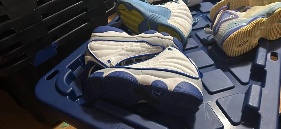 3 pairs of shoes for kid basketball 3Y Jordan - photo 3