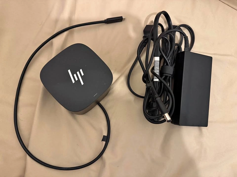 HP Thunderbolt Dock G2 with Cables and accessories