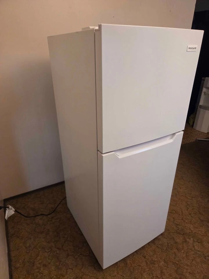 Delivery Available White Frigidaire Fridge - photo 3