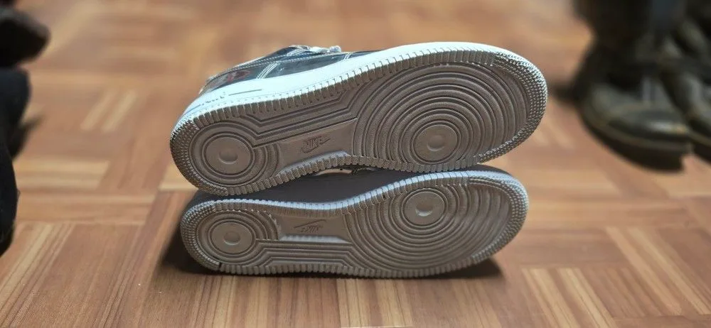 Women's Air Force 1 SP Liquid Metal Chrome Size 12 image indicator(4)