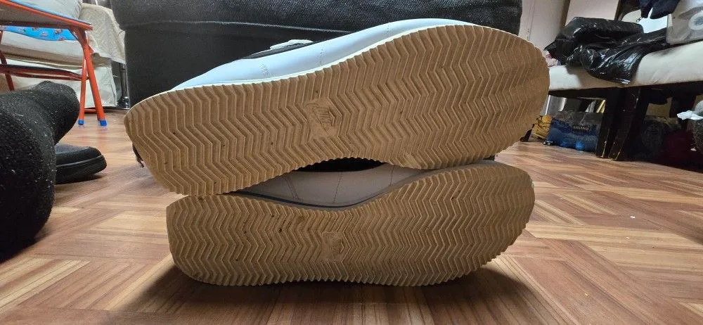 Nike CORTEZ SIZE 15.5 image indicator(3)