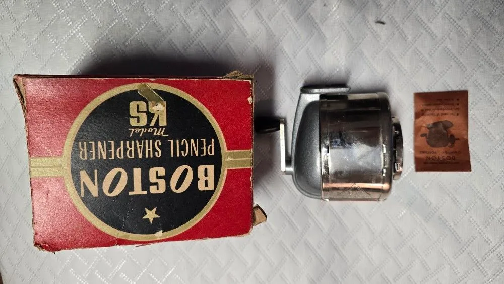 VINTAGE NEW IN ORIGINAL BOX KS BOSTON PENCIL SHARPENER image indicator(2)