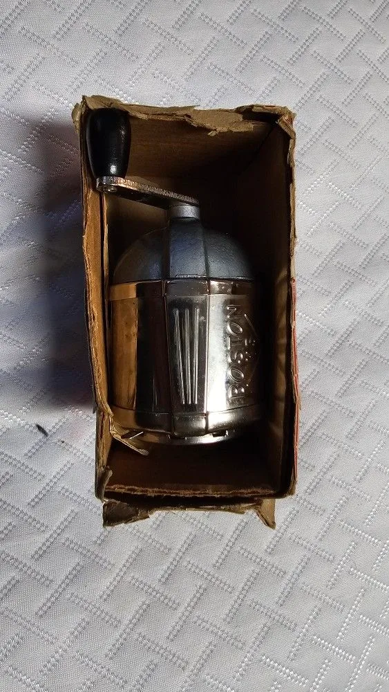 VINTAGE NEW IN ORIGINAL BOX KS BOSTON PENCIL SHARPENER image indicator(5)