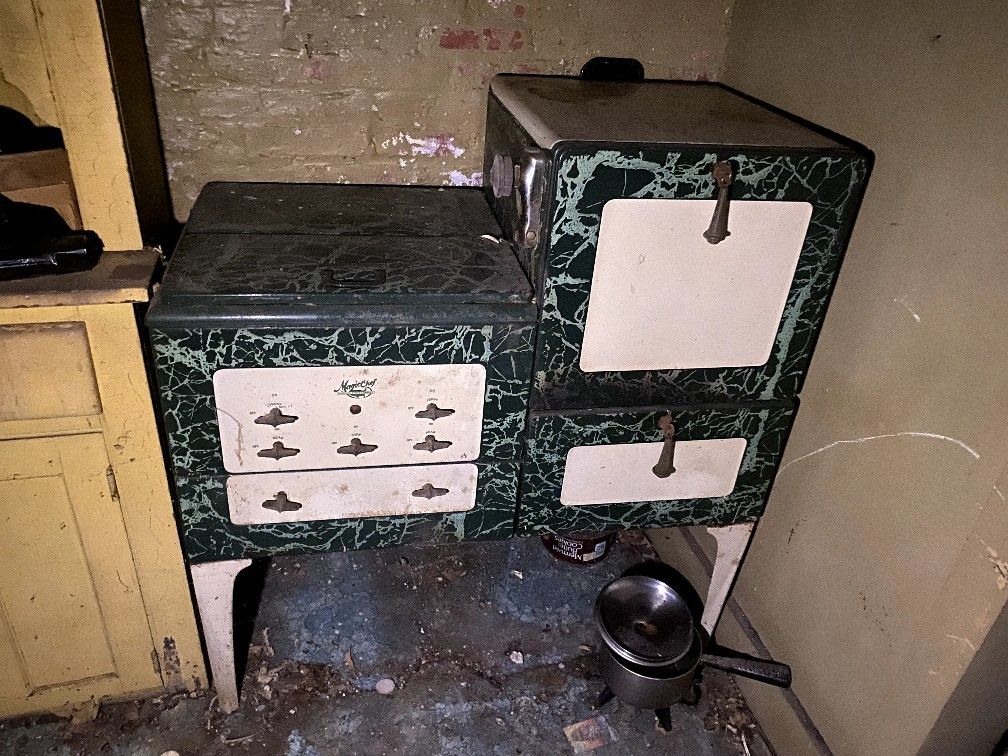 Antique 1930's Magic Chef Stove