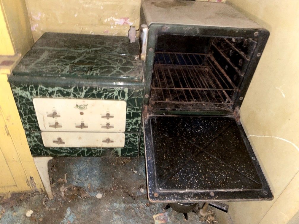 Antique 1930's Magic Chef Stove - photo 2