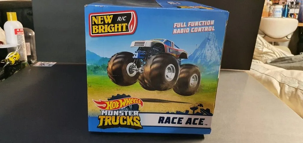 Hot Wheels Monster Truck Remote Control 1:15 Race Ace image indicator(3)