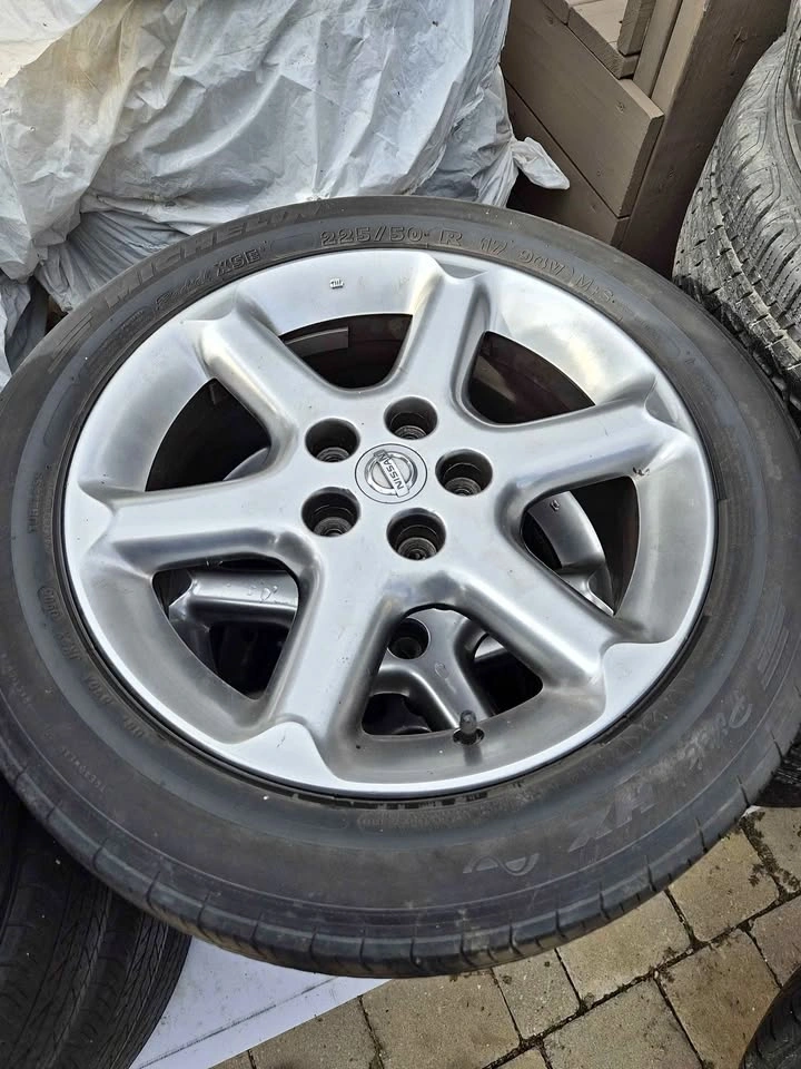 Nissan 17 Inch Alloy Wheels with 225/50 R17 Tires