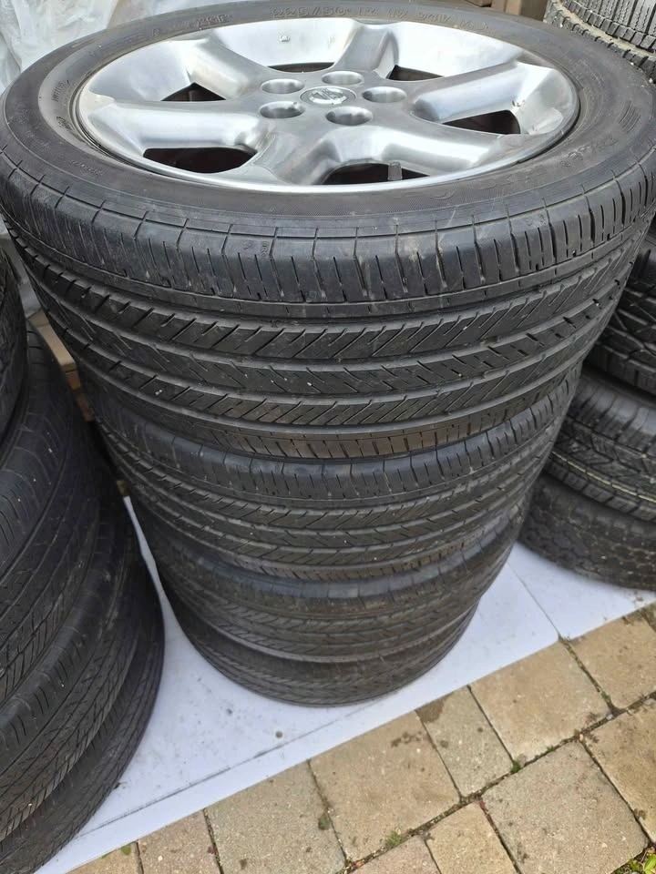 Nissan 17 Inch Alloy Wheels with 225/50 R17 Tires - photo 3